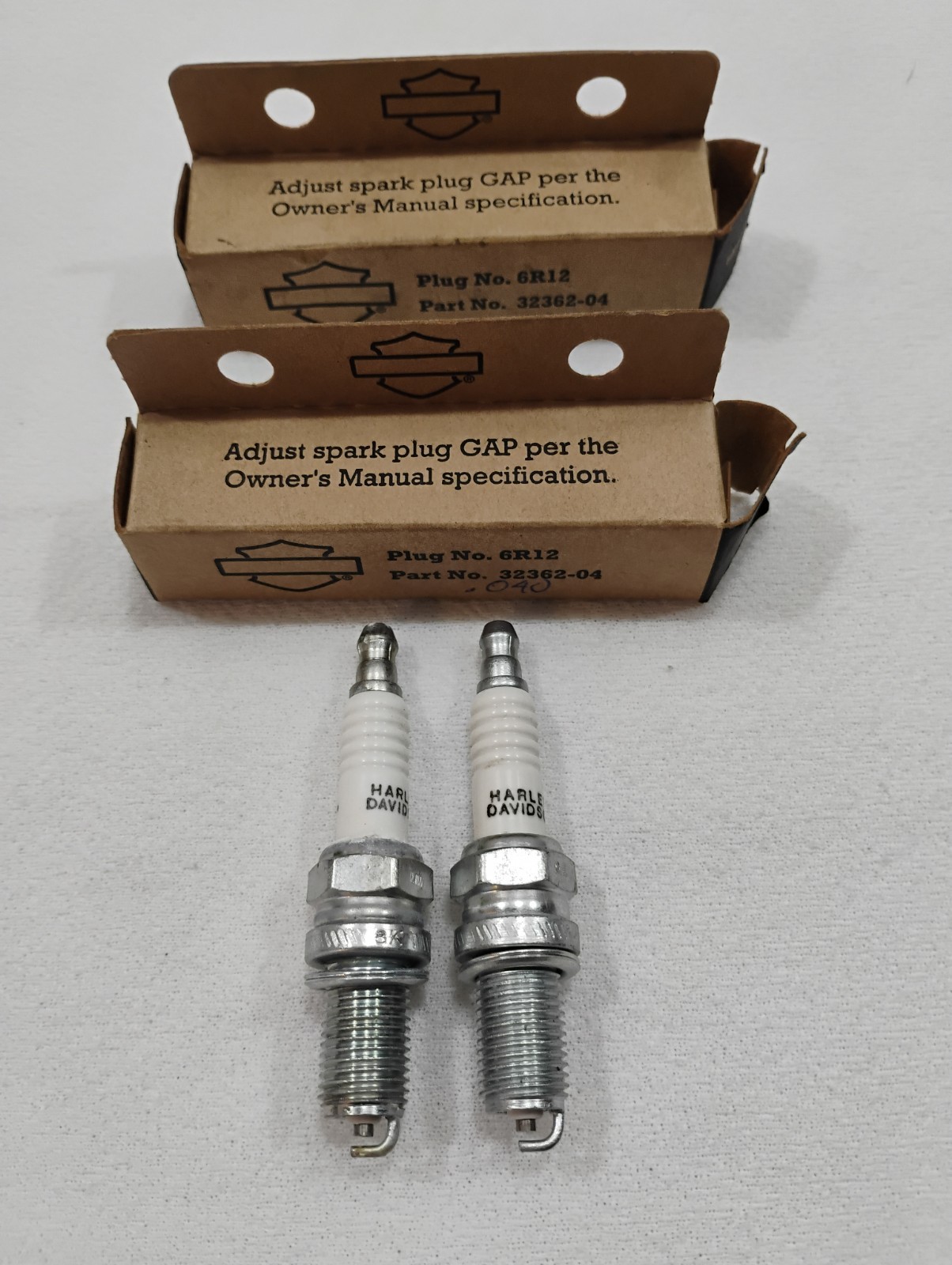 Pair of OEM Harley-Davidson OEM Spark Plugs 6R12 Part # 32362-04 TWIN CAM