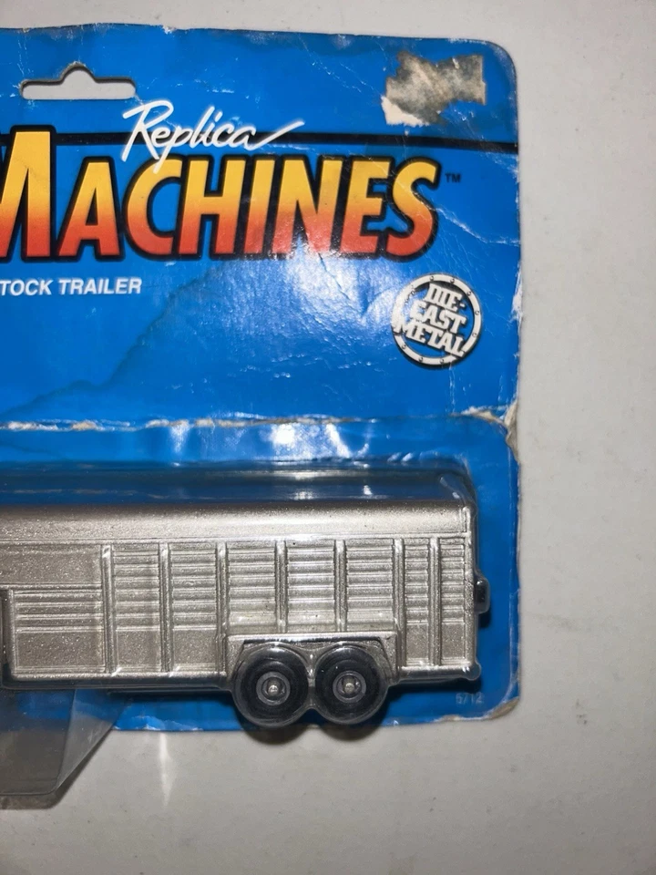 1992 Ford F250 truck livestock trailer ERTL 1/64 NIP diecast Farm Machines B6 Z - Image 3 of 4
