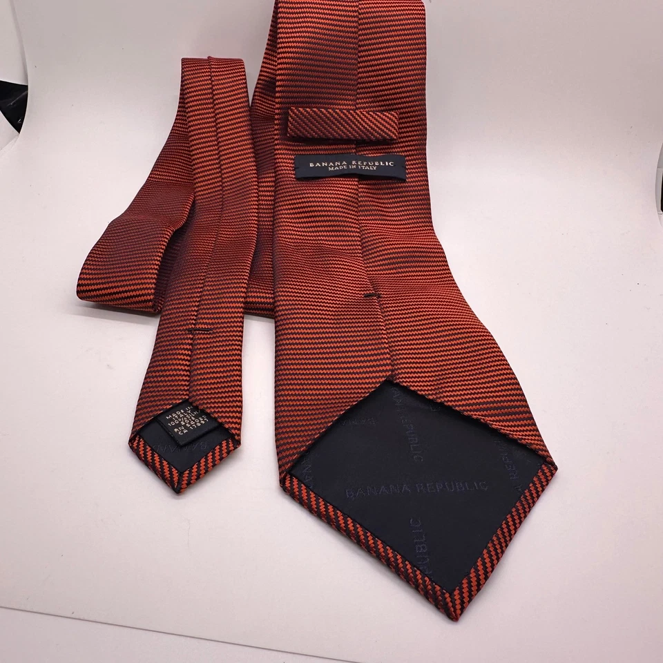 Corbata para hombre Banana Republic naranja negra a rayas 100 % seda hecha en Italia Foto 2 de 4