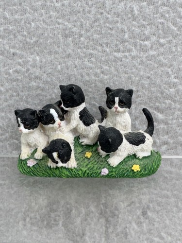 VTG 3D Resin Cat Refrigerator Magnet Black White Kittens Grass Floral