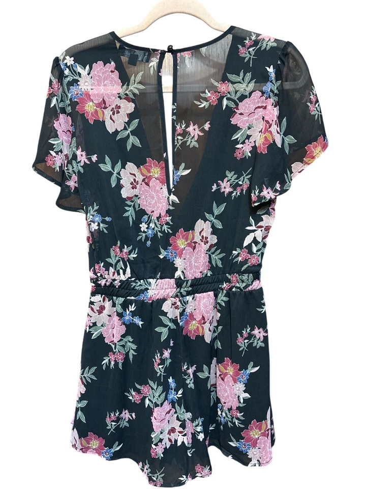 Trixxi Clothing Company 黑色花卉连身裤,尺寸 M — 第 3/3 张图片