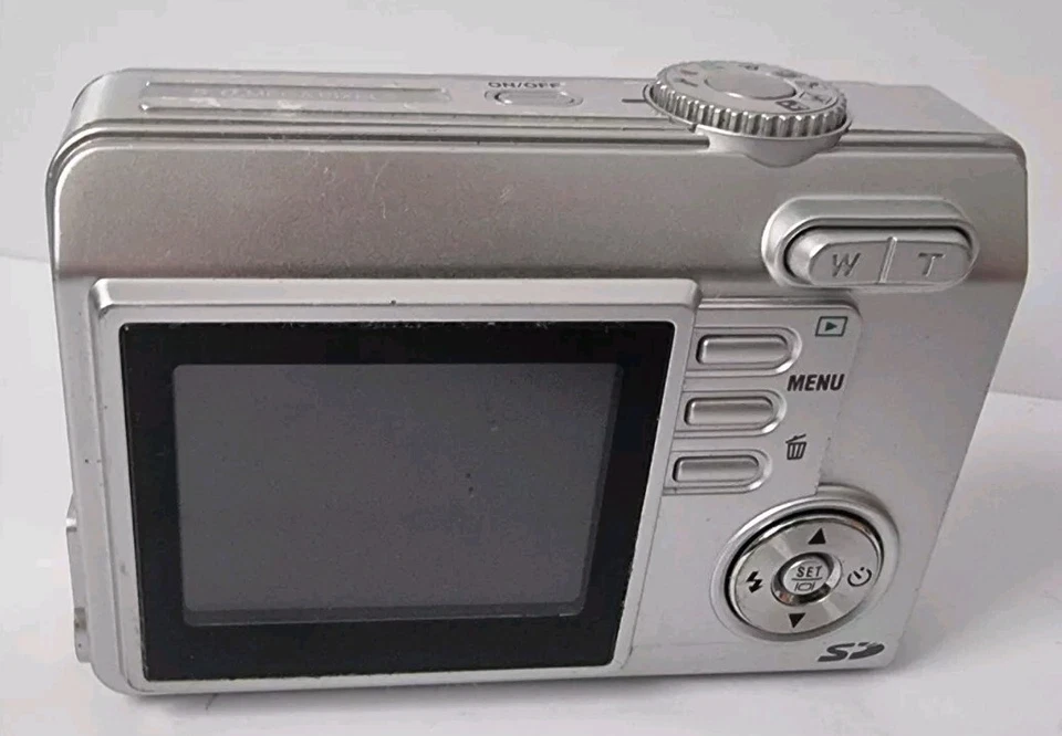Konica Minolta DiMAGE E500 5.0MP Digital Camera - Silver, No Image Faulty (A548) - Image 4 of 4