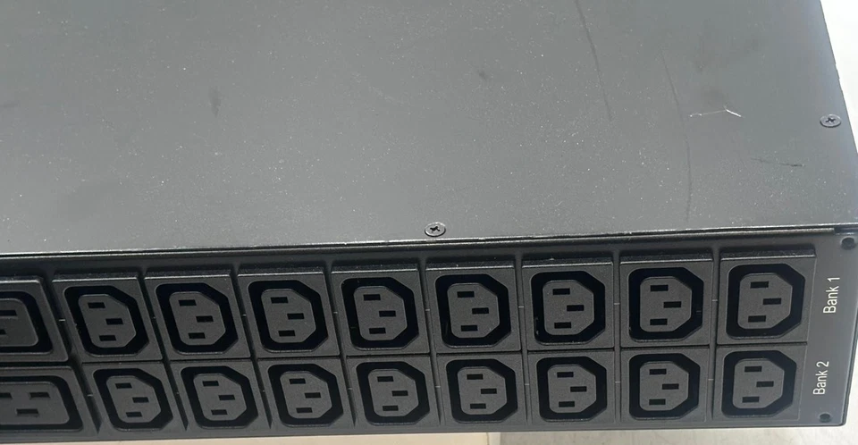 TRIPP LITE Medido 208-230V 24A 2U 16 Tomacorriente PDUMH30HV Foto 4 de 4