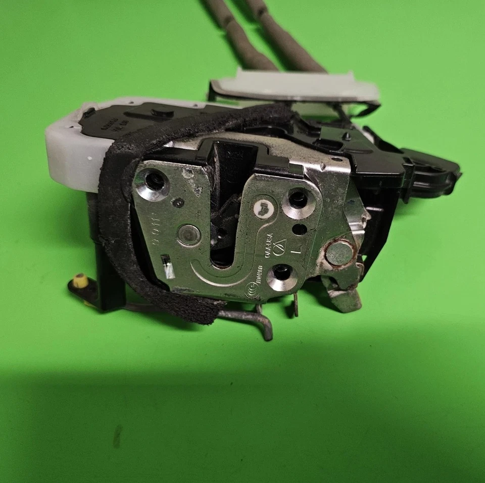 Actuador de pestillo de cerradura de puerta delantera izquierda Nissan Máxima 2009-2014 G1312440 OEM Foto 3 de 4