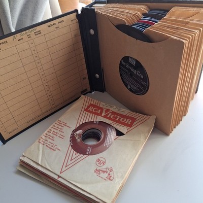 Album of 33 Vintage 45 RPM Records RCA Victor Swing Jazz Banjo Orchestra Choir