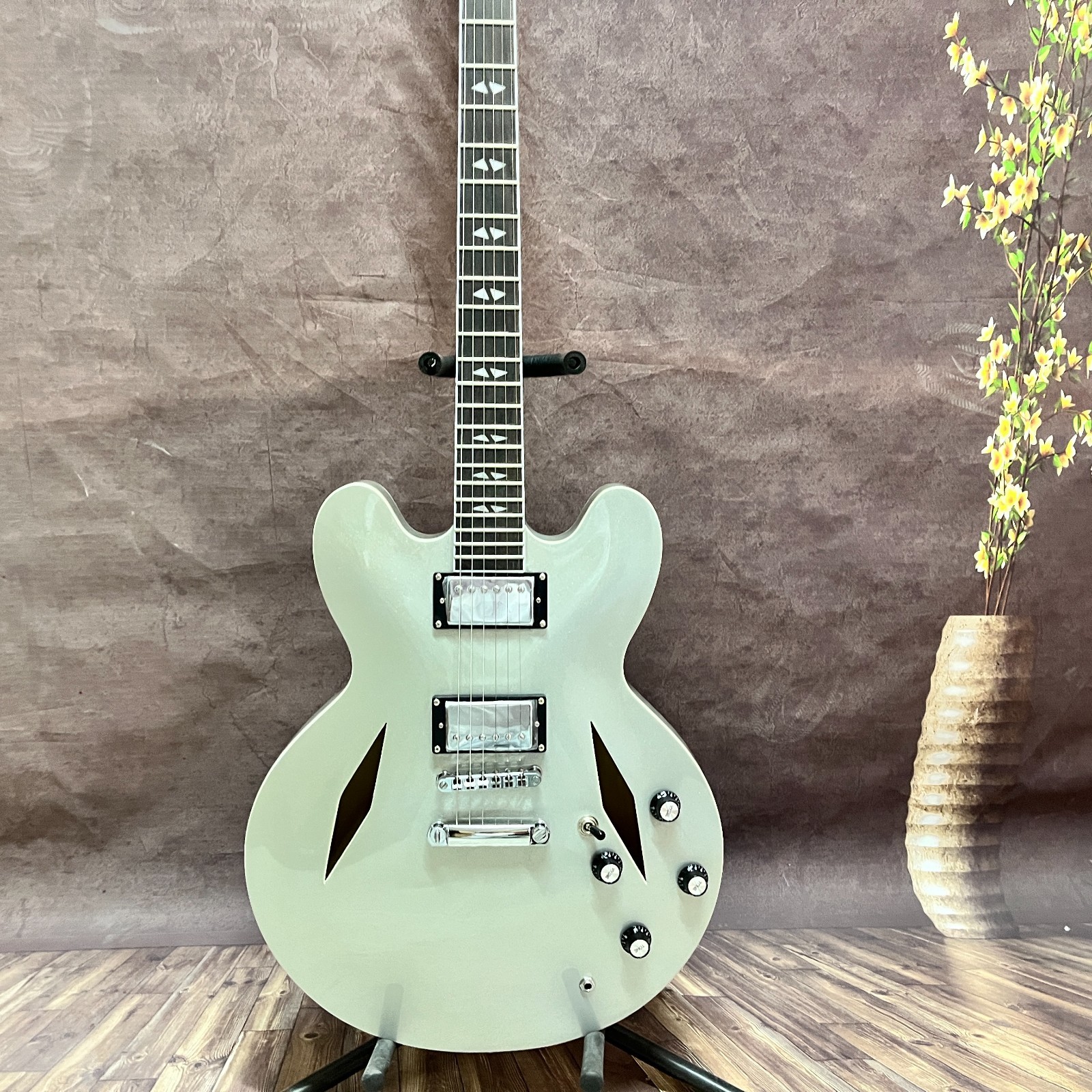 Fast Delivery Dave Grohl Signature DG-335 electric guitar semi hollow body