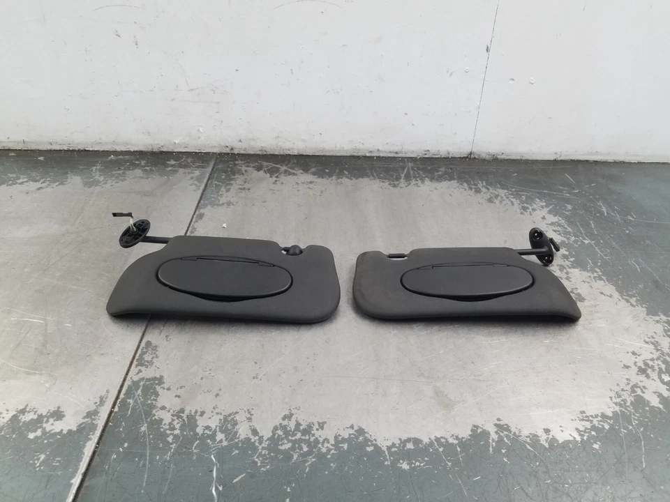 Quebra-sol 2013 Mini John Cooper Works #2071 B9 - Imagem 2 de 4