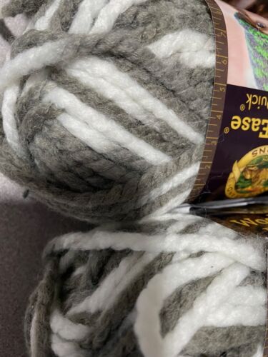 Lot -Lion Brand Wool-Ease Thick & Quick #513 Seagull - New 4 skeins - Picture 2 of 4