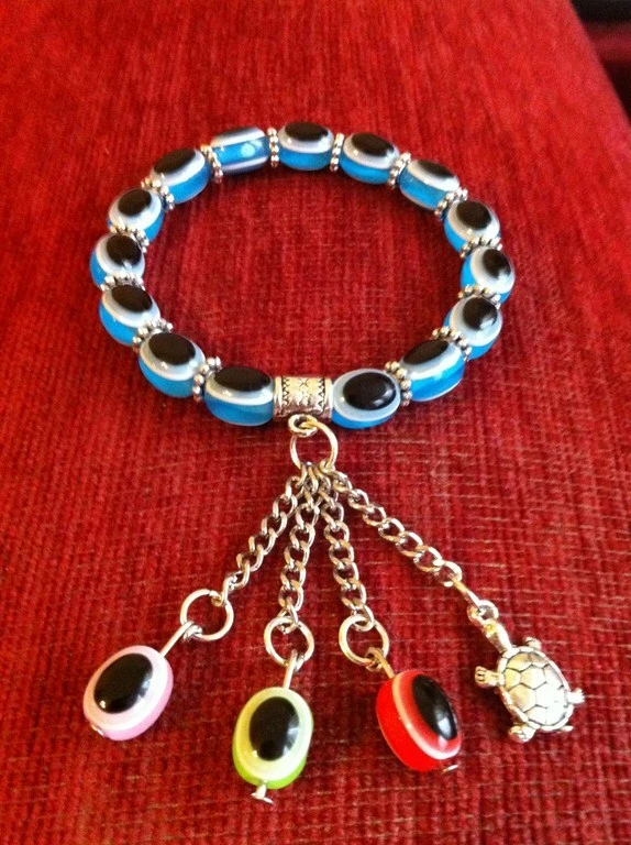  Pulsera de cuentas de mal de ojo azul claro hecha a mano # Foto 2 de 4