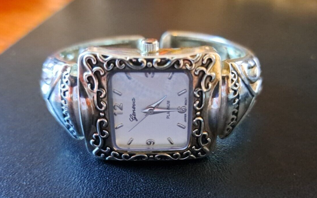 Vintage Geneva Platinum Cuff Watch #6250 Women display picture 1