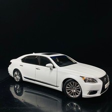 AUTOart 1/18 Lexus LS600hL 2013 White Pearl