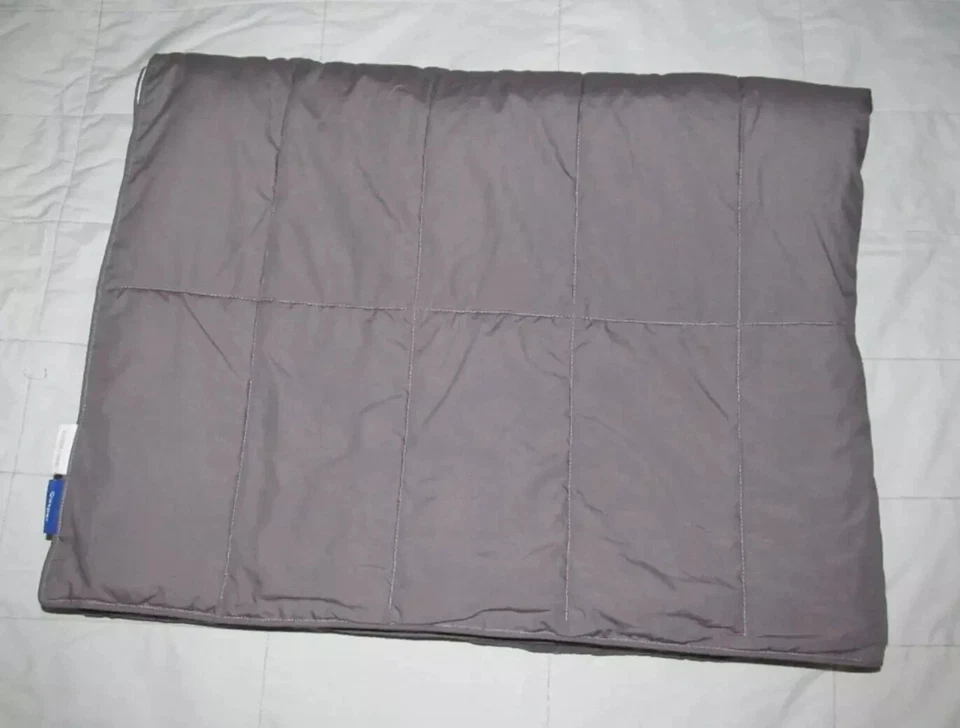 Manta Casper American Airlines Business Class gris blanco 72 x 46 pulgadas Foto 4 de 4