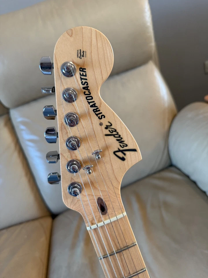 Fender Player Stratocaster HSS Electric Guitar - 3-Color Sunburst Body, Pau..., photo 2 of 5