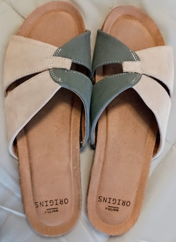 Earth Origins Lexi Suede Slide Sandals Size 8