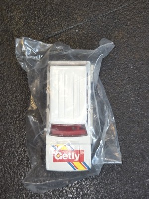 Getty Mini Mart Gas Station Promo Hot Wheels Land Rover Range Rover new in bag!!