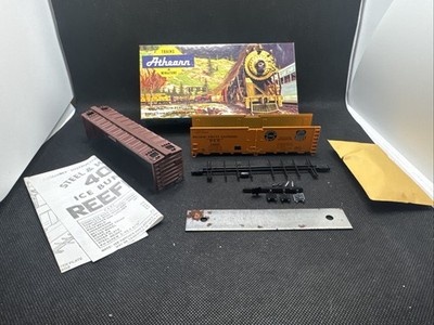 HO ATHEARN BLUE BOX PACIFIC FRUIT EXPRESS P.F.E. REFRIGERATOR CAR #1601  NIB