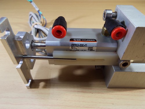 SMC CDQ2B12-25DC-F7 NEUMÁTICO AIRE COMPACTO CILINDRO "MONTAJE OEM" SENSOR D-F7NV - Imagen 16 de 24