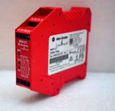 MSR127T ALLEN BRADLEY 440R-N23126 GUARD MASTER SAFETY RELAY 24VAC/DC