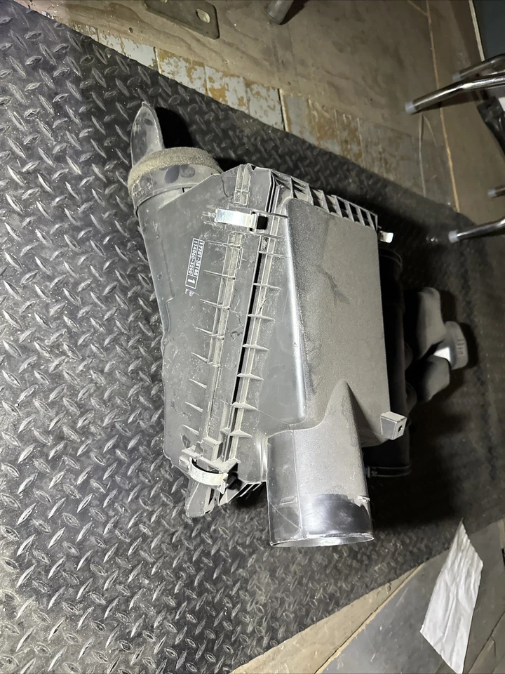 OEM Air Filter Box 2010-2018 Toyota 4Runner Factory Replacement Part - Image 4 of 4