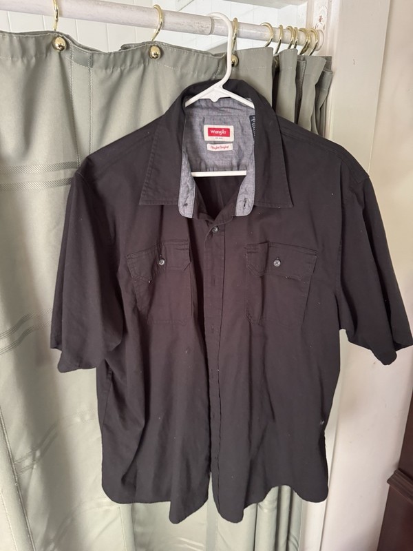 Wrangler Men's XL Black Short Sleeve Button-Up Shirt