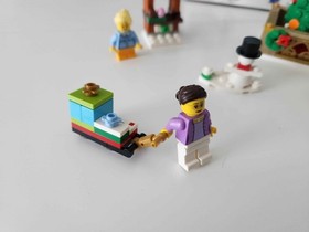 LEGO Seasonal: Christmas Town Square (40263) & Christmas Train Ride (40262)