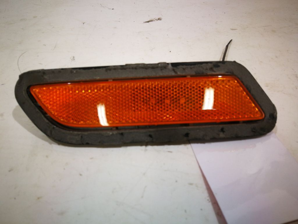 Audi Q3 8U 2013 front right front turn indicator light 8U0945404B  
