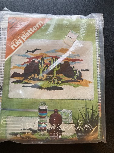 Spinnerin Riegel Haken Teppich Muster Wüstenszene 24” x 34” Offenes Paket Kaktus Mts.