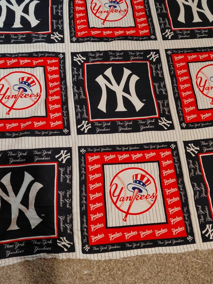 Tela de algodón vintage MLB béisbol New York Yankees 58 ancho por 66 largo 2002 Foto 2 de 4