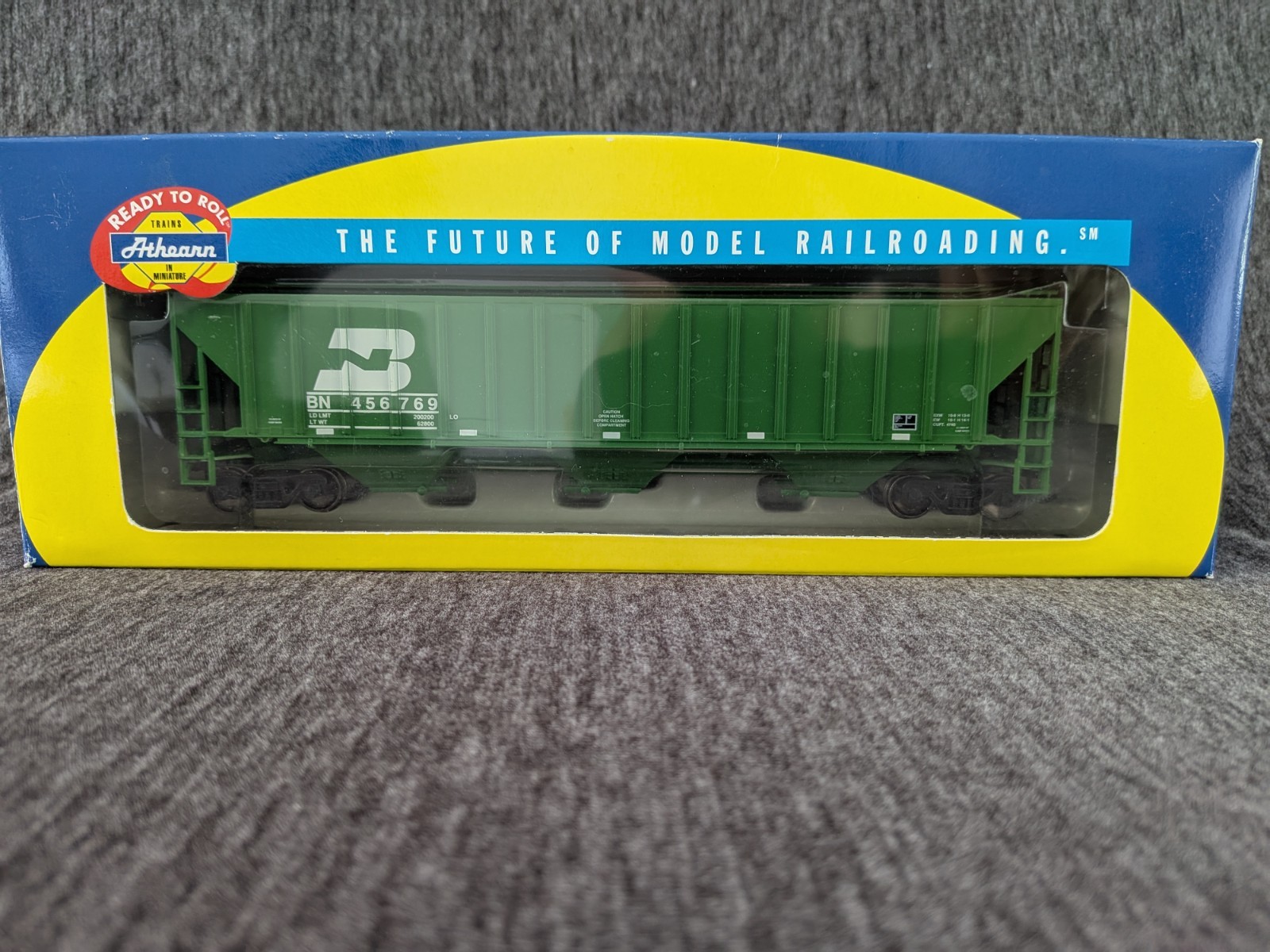 Athearn RTR HO 54' PS Covered Hopper Car, Burlington Northern.