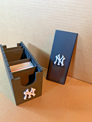 NEW YORK YANKEES Plastic Card Storage Box (holds 350) with 50 assorted cards