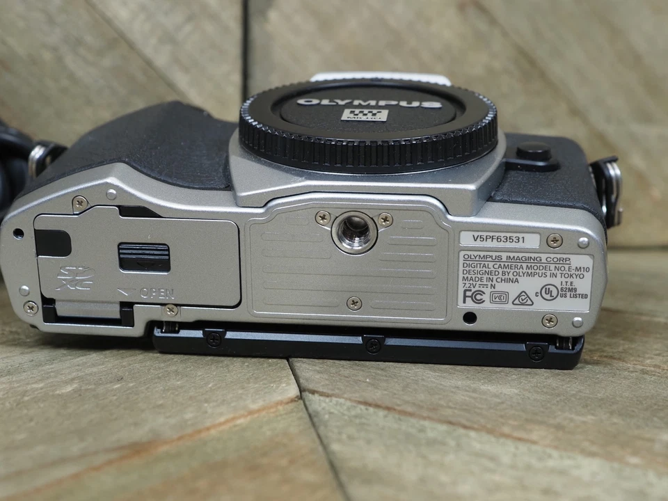 Olympus OM-D E-M10 16.1MP Digital MIRRORLESS CAMERA BODY 1,034 SHUTTER COUNT!!! - Image 4 of 4