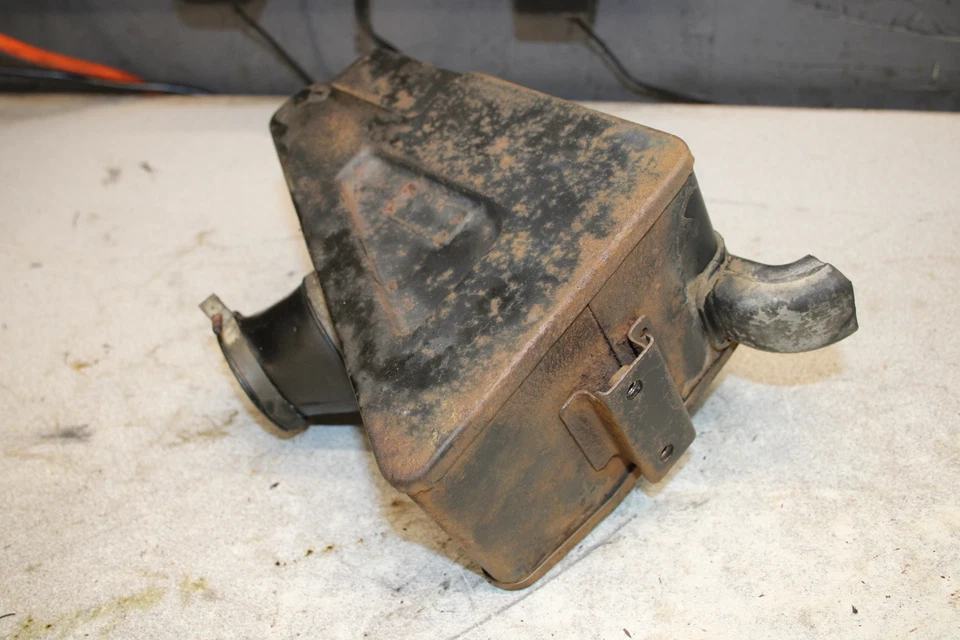 1980 Suzuki DS100 AIR CLEANER FILTER BOX V7-2419.WZ - Image 2 of 4