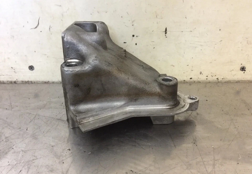 Soporte de montaje del motor derecho Honda Acura V6 "RCA" lado de distribución OEM Foto 3 de 4