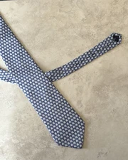 Vineyard Vines Necktie - Blue and White Pattern