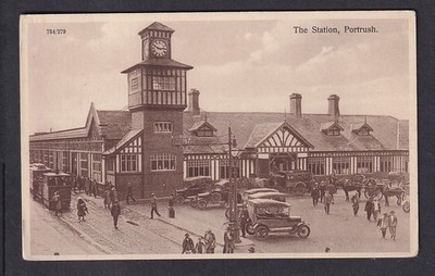 Irland Antrim PORTRUSH belebter Bahnhof außen um 1900/10 Postkarte