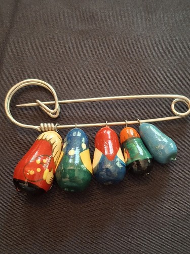Quirky Christmas Safety Pin Brooch W/ Painted Wood Russian Nesting Dolls - Picture 9 of 13