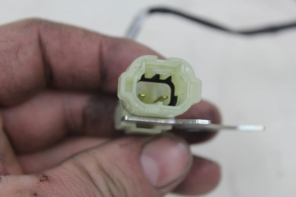 Aprilia Tuono 1100 21-25 OEM Fuel Gas Petrol Sending Unit Level 2D000634 - Image 3 of 4