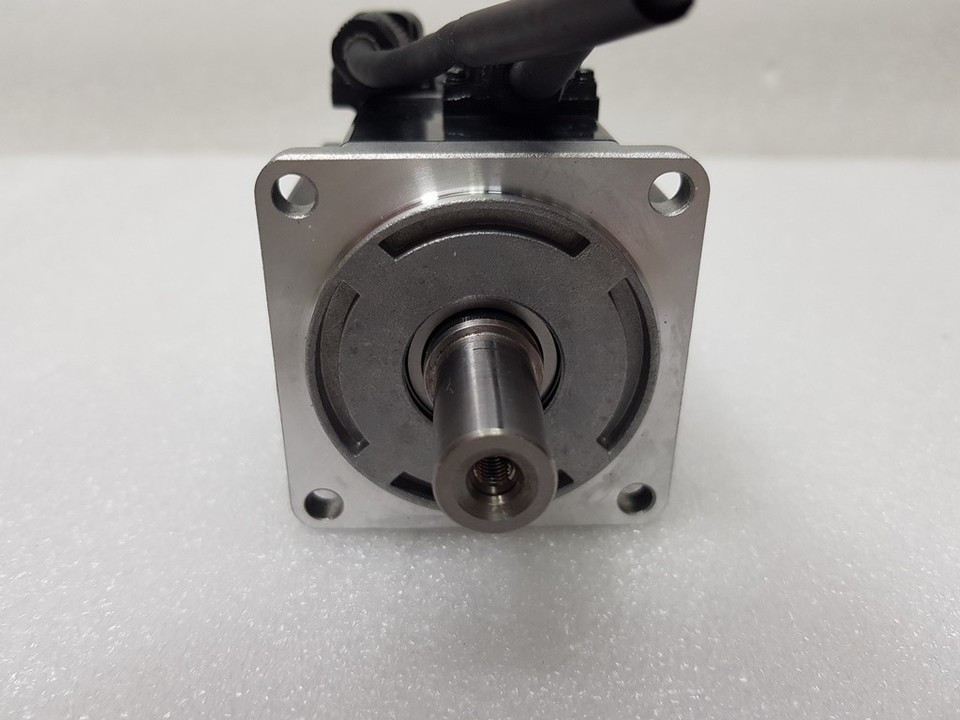 Moteur Servo AC SANYO DENKI R2AA06020FCH11M Avec Frein - 200W, 200V, Occasion Testé