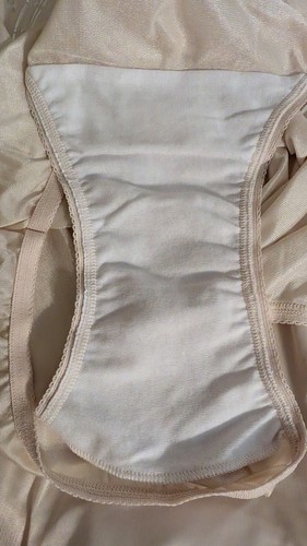 VANITY FAIR Perfectly Yours Revissant Tailored Brief Fawn Colored Sz 11/4XL NIP - Picture 4 of 14