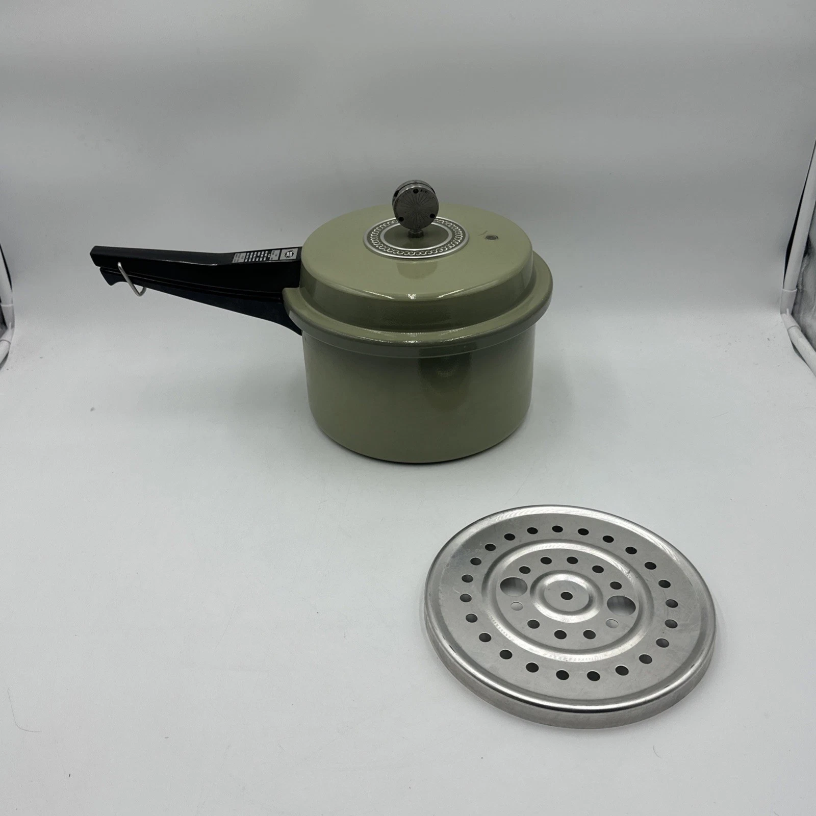 Mirro-Matic Pressure Cooker Canner 4 quart M-0494 Made in USA Vintage
