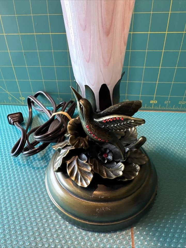 Dale Tiffany Hummingbird Lily Accent MCM Lamp Pink Art Glass Shade & Brass Base - Image 2 of 4