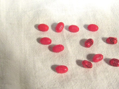 Vintage 5/16" Red Glass Buttons Set 12 Tiny Oval Football Shape With Design - Picture 3 of 4
