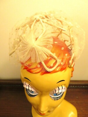 Vintage 1940s White Wedding Fishnet Mesh Bow Claw Top Hat  display picture 2