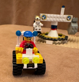 6455 LEGO Complete Town: Space Simulation Station vintage set with instructions