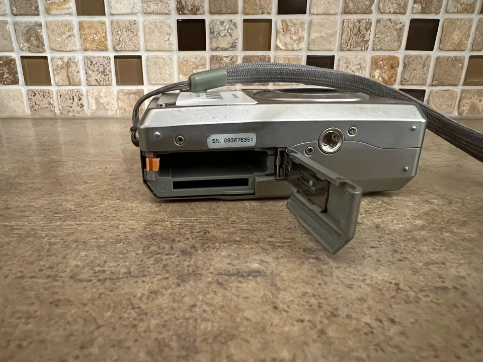 CÂMERA DIGITAL TOSHIBA PDR-5300 5MP ZOOM ÓPTICO 3X SEM BATERIA NÃO TESTADA K2-1(7) - Imagem 4 de 4