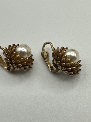 Vintage Mariam Haskell pearl flower earrings #122 - Picture 5 of 8