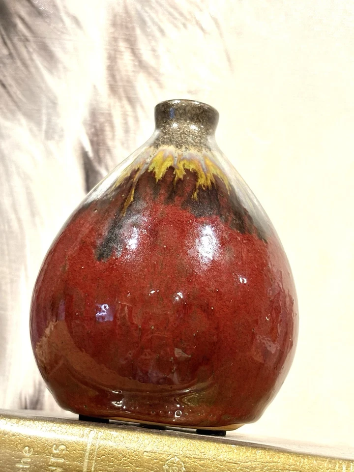 Jarrón brote de gres esmalte por goteo en forma de lágrima tonos tierra rojo marrón mota Foto 2 de 4