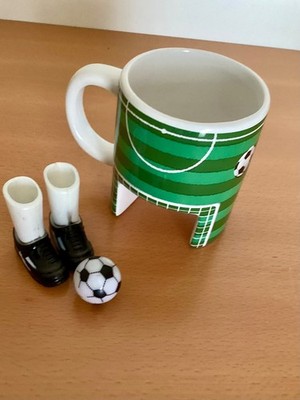 Winkee Fußball-Tasse + Ball + Kickerschuhe neu