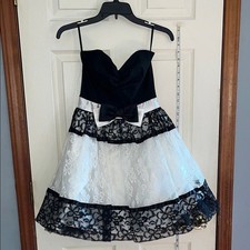 Y2K-Gunne Sax Jessica McClintock-5-black white-sweetheart strapless lace dress.