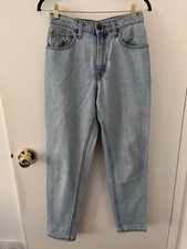 Levi s Vintage 550 Women s Relaxed Fit Tapered Leg High Waist Jeans Light 7 Med